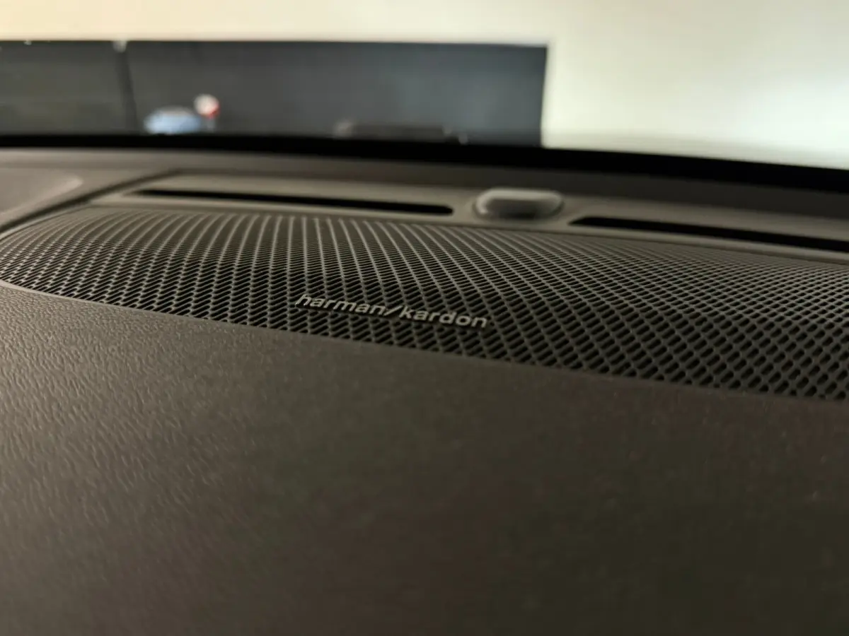 T5 Plus Dark | Trekhaak | Harman Kardon | Parkeercamera | All Season banden | Adaptieve Cruise Control | Pilot Assist | BLIS Dode Hoek Detectie | Bestuurdersstoel elektrisch geheugen | Stoel