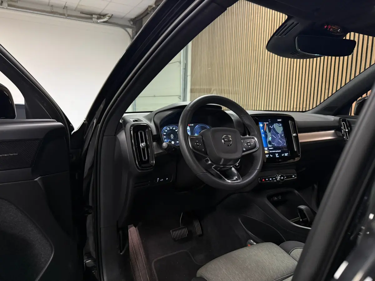 T5 Plus Dark | Trekhaak | Harman Kardon | Parkeercamera | All Season banden | Adaptieve Cruise Control | Pilot Assist | BLIS Dode Hoek Detectie | Bestuurdersstoel elektrisch geheugen | Stoel