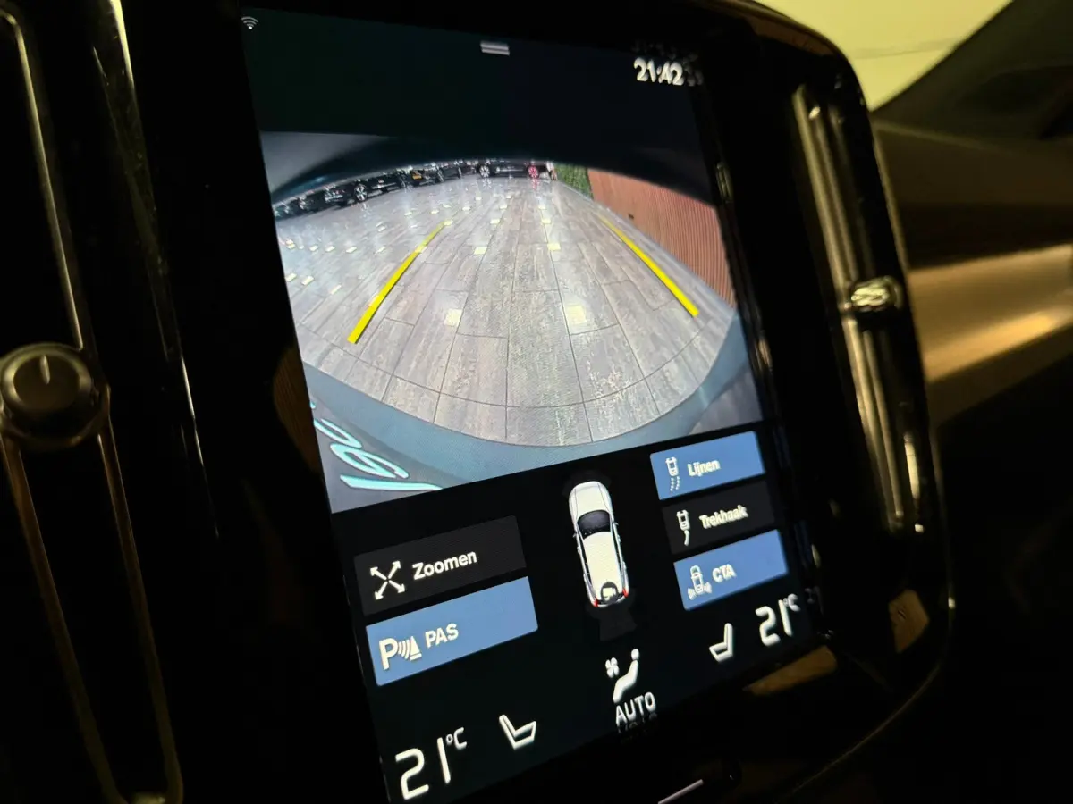T5 Plus Dark | Trekhaak | Harman Kardon | Parkeercamera | All Season banden | Adaptieve Cruise Control | Pilot Assist | BLIS Dode Hoek Detectie | Bestuurdersstoel elektrisch geheugen | Stoel