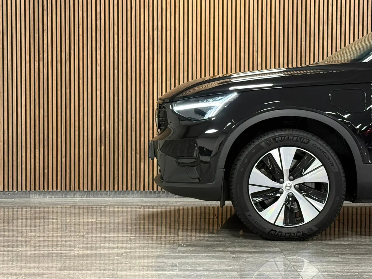 T5 Plus Dark | Trekhaak | Harman Kardon | Parkeercamera | All Season banden | Adaptieve Cruise Control | Pilot Assist | BLIS Dode Hoek Detectie | Bestuurdersstoel elektrisch geheugen | Stoel