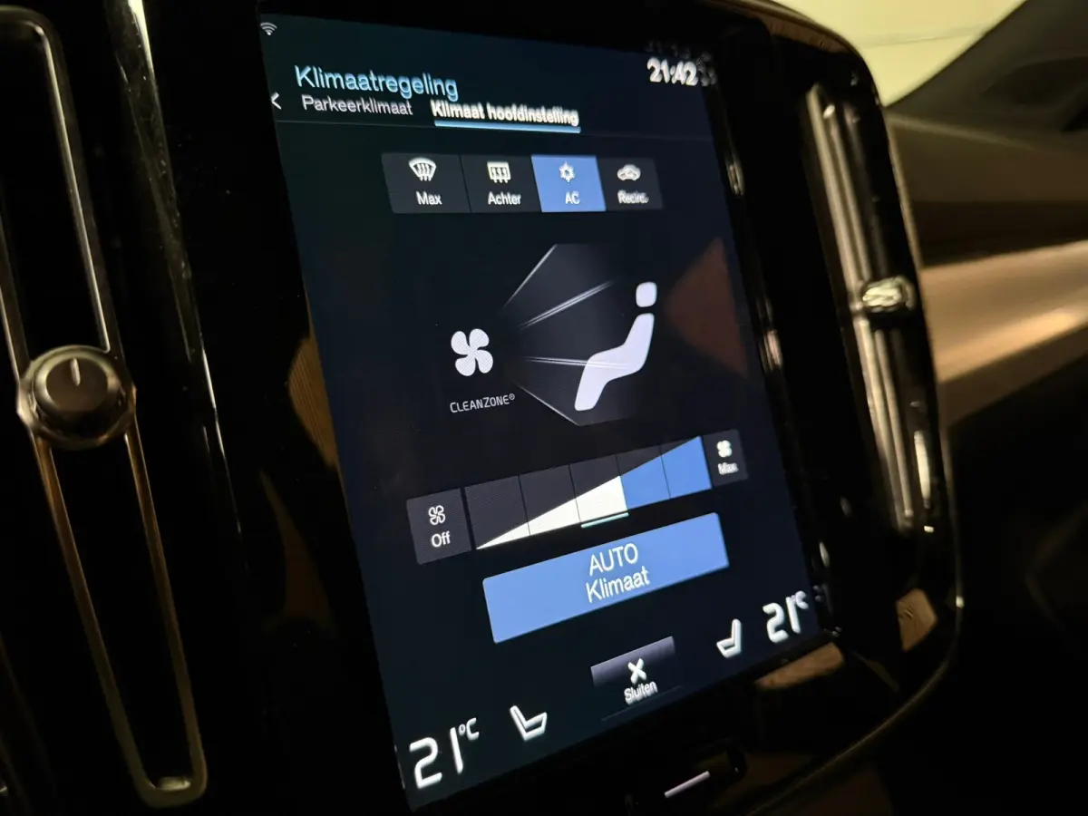 T5 Plus Dark | Trekhaak | Harman Kardon | Parkeercamera | All Season banden | Adaptieve Cruise Control | Pilot Assist | BLIS Dode Hoek Detectie | Bestuurdersstoel elektrisch geheugen | Stoel