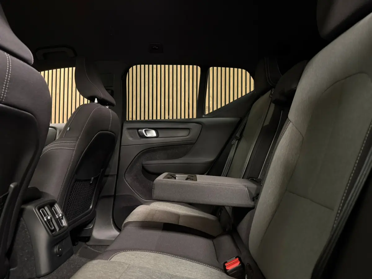 T5 Plus Dark | Trekhaak | Harman Kardon | Parkeercamera | All Season banden | Adaptieve Cruise Control | Pilot Assist | BLIS Dode Hoek Detectie | Bestuurdersstoel elektrisch geheugen | Stoel