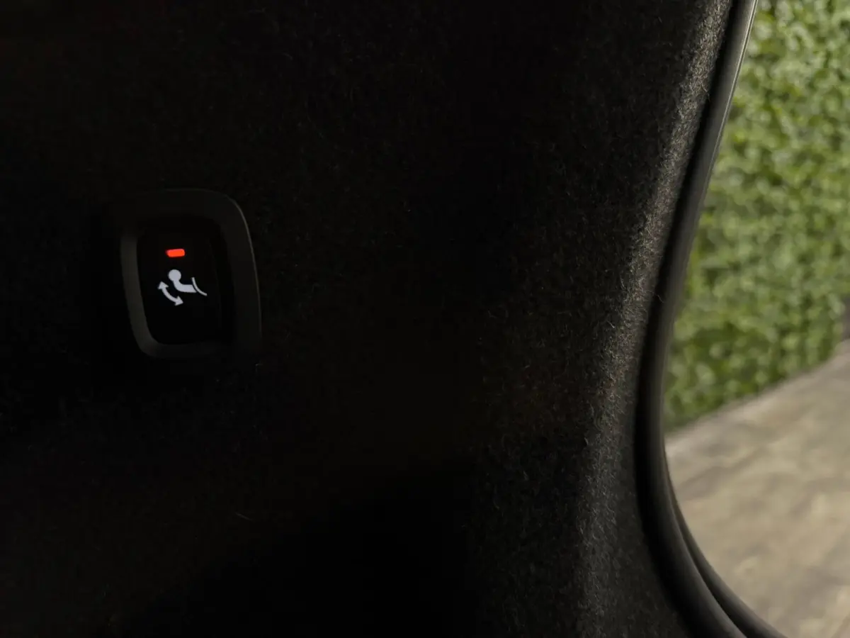 T5 Plus Dark | Trekhaak | Harman Kardon | Parkeercamera | All Season banden | Adaptieve Cruise Control | Pilot Assist | BLIS Dode Hoek Detectie | Bestuurdersstoel elektrisch geheugen | Stoel
