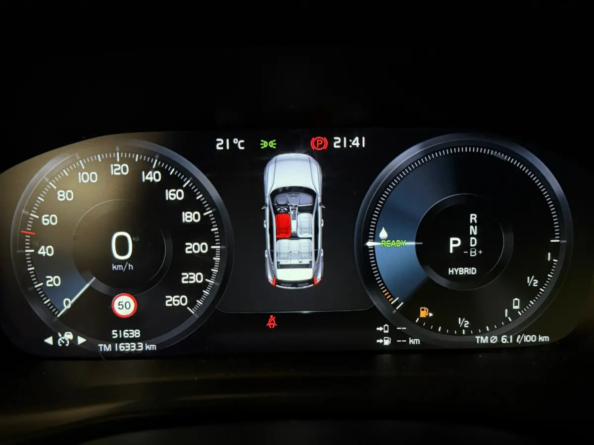 T5 Plus Dark | Trekhaak | Harman Kardon | Parkeercamera | All Season banden | Adaptieve Cruise Control | Pilot Assist | BLIS Dode Hoek Detectie | Bestuurdersstoel elektrisch geheugen | Stoel