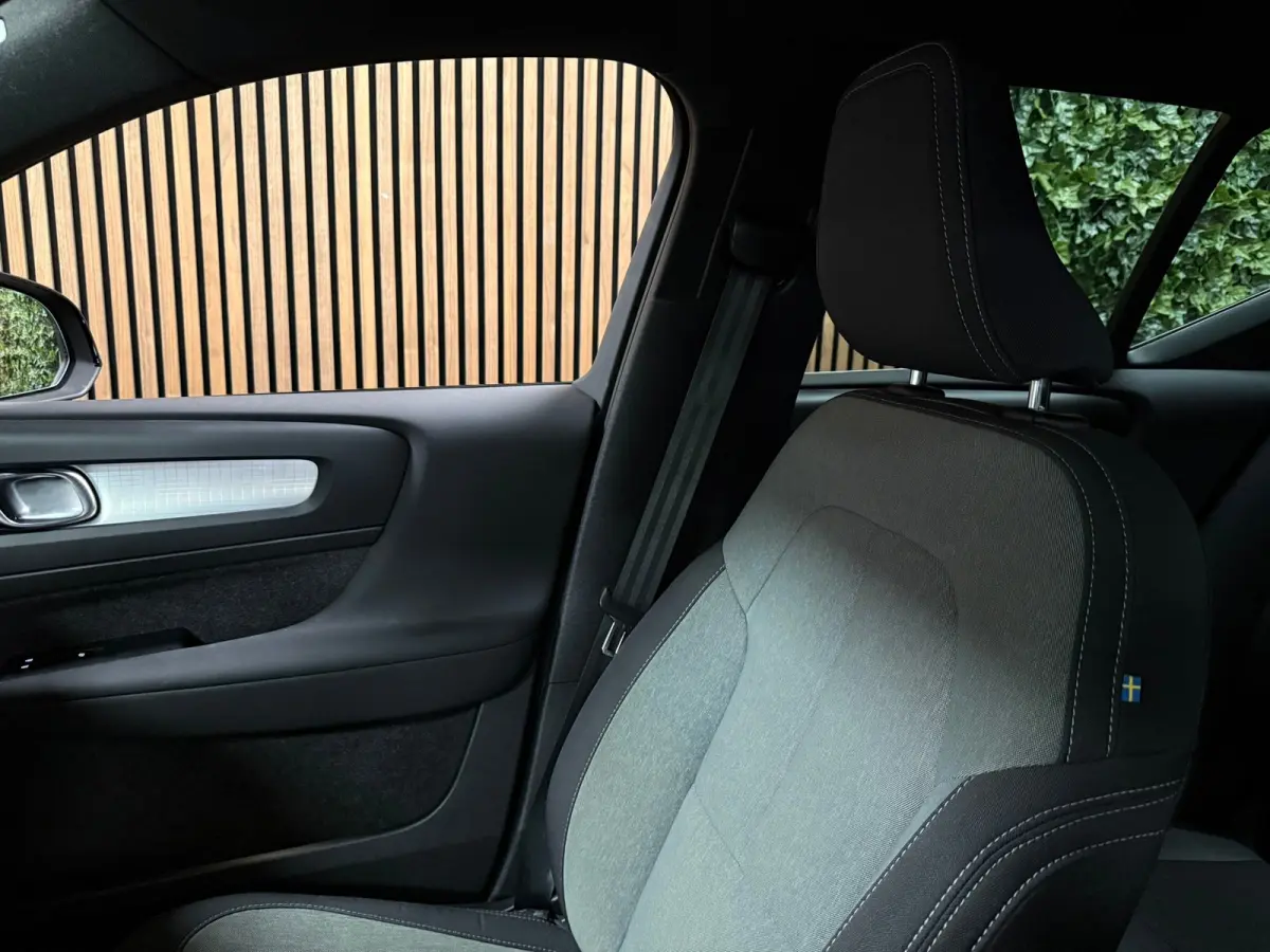 T5 Plus Dark | Trekhaak | Harman Kardon | Parkeercamera | All Season banden | Adaptieve Cruise Control | Pilot Assist | BLIS Dode Hoek Detectie | Bestuurdersstoel elektrisch geheugen | Stoel