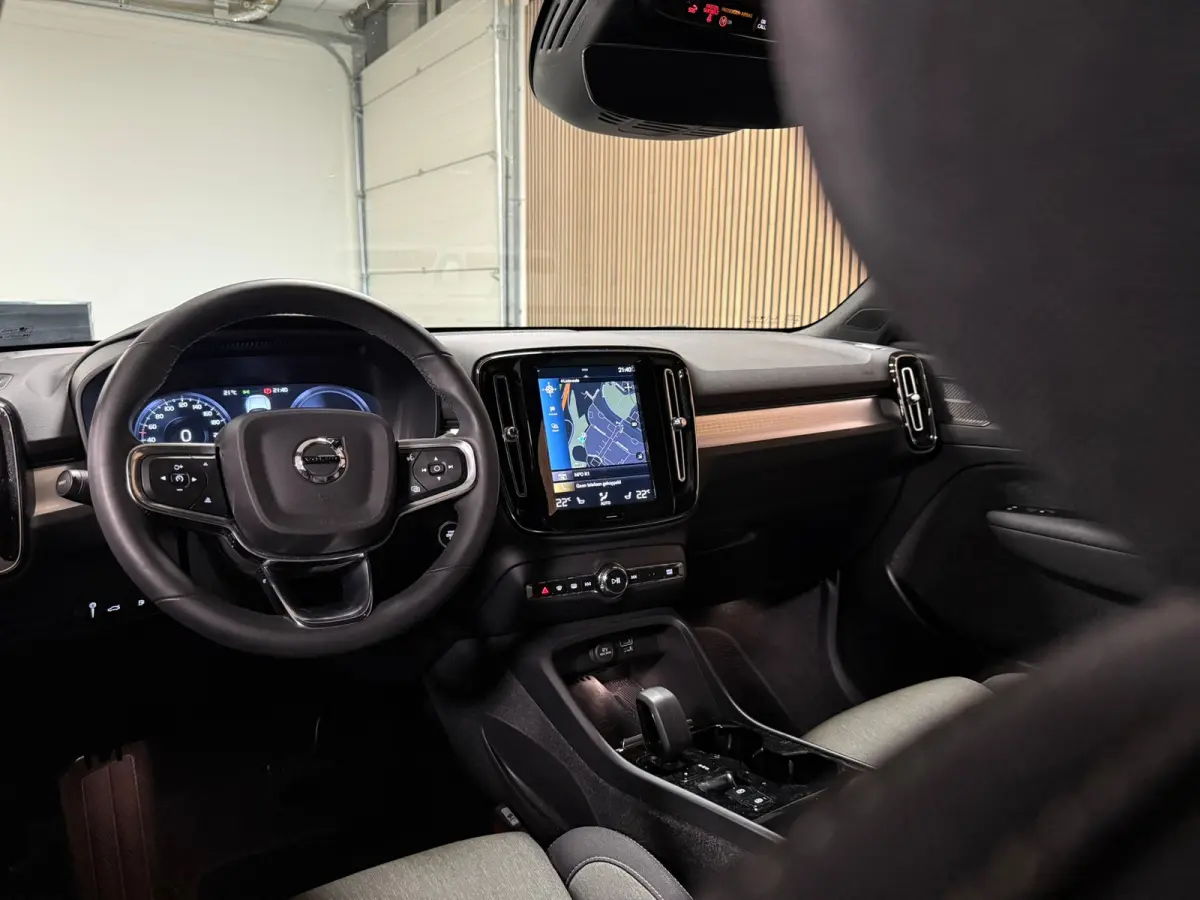 T5 Plus Dark | Trekhaak | Harman Kardon | Parkeercamera | All Season banden | Adaptieve Cruise Control | Pilot Assist | BLIS Dode Hoek Detectie | Bestuurdersstoel elektrisch geheugen | Stoel