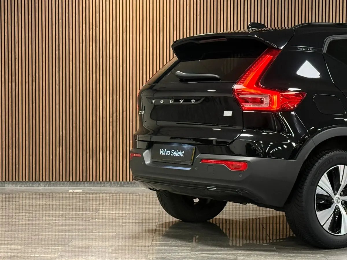 T5 Plus Dark | Trekhaak | Harman Kardon | Parkeercamera | All Season banden | Adaptieve Cruise Control | Pilot Assist | BLIS Dode Hoek Detectie | Bestuurdersstoel elektrisch geheugen | Stoel