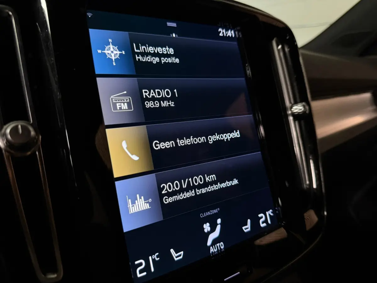 T5 Plus Dark | Trekhaak | Harman Kardon | Parkeercamera | All Season banden | Adaptieve Cruise Control | Pilot Assist | BLIS Dode Hoek Detectie | Bestuurdersstoel elektrisch geheugen | Stoel
