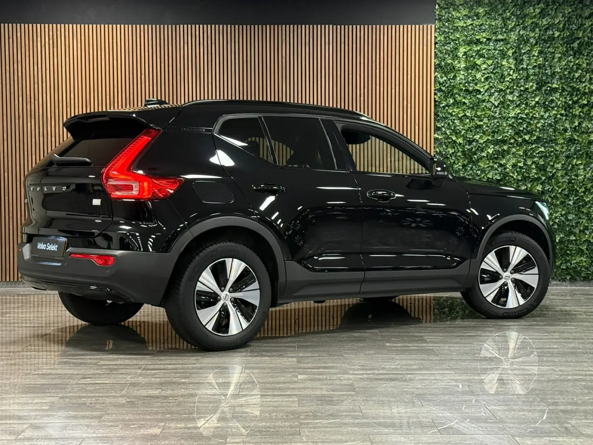 T5 Plus Dark | Trekhaak | Harman Kardon | Parkeercamera | All Season banden | Adaptieve Cruise Control | Pilot Assist | BLIS Dode Hoek Detectie | Bestuurdersstoel elektrisch geheugen | Stoel