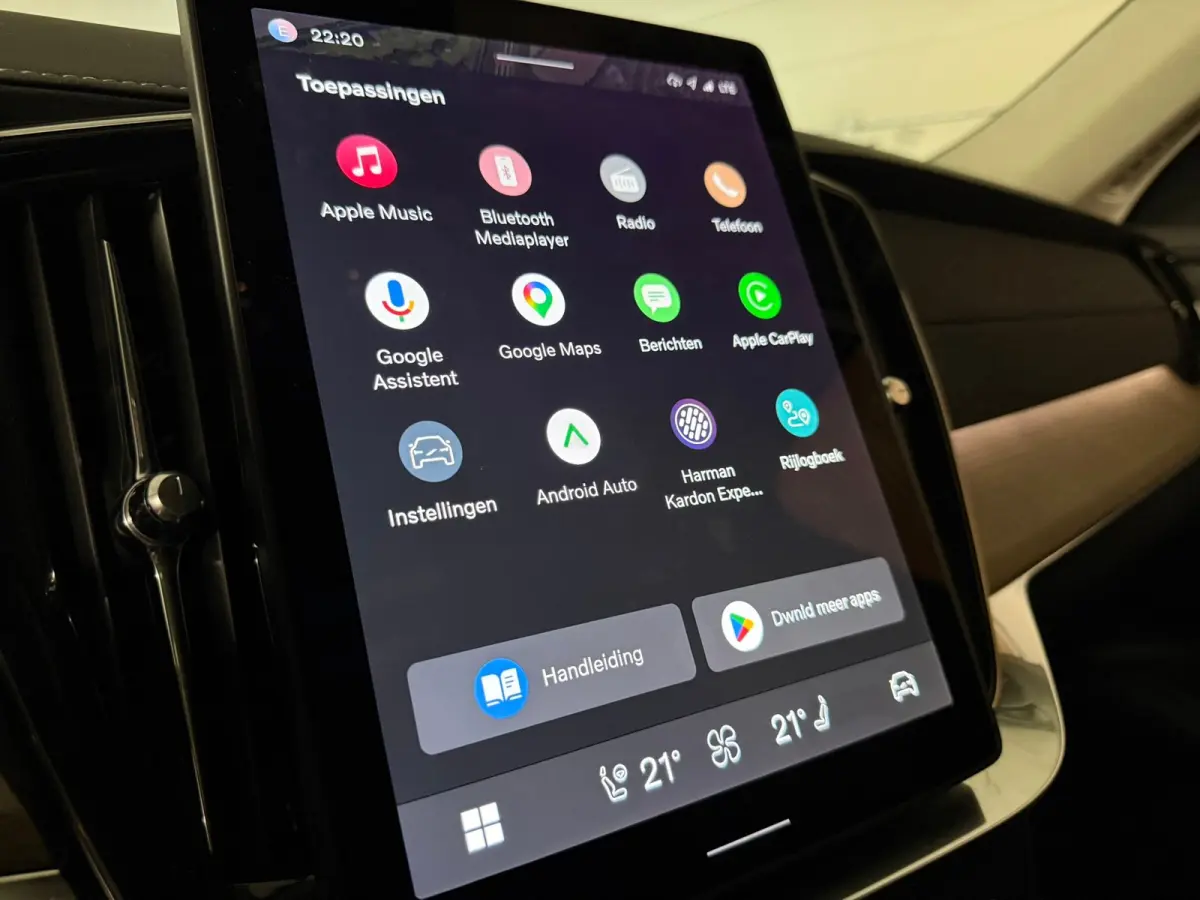 T8 AWD Recharge Ultra Dark | Facelift | Luchtvering | 360 Camera | Head-Up Display | Harman Kardon | 455pk | Adaptieve Cruise Control | Stoelverwarming voor+achter | Stuurwielverwarming | Sc