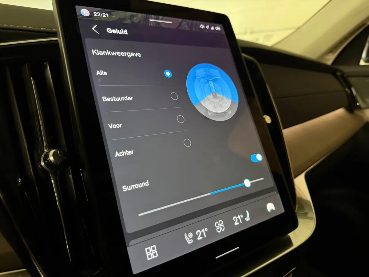 T8 AWD Recharge Ultra Dark | Facelift | Luchtvering | 360 Camera | Head-Up Display | Harman Kardon | 455pk | Adaptieve Cruise Control | Stoelverwarming voor+achter | Stuurwielverwarming | Sc