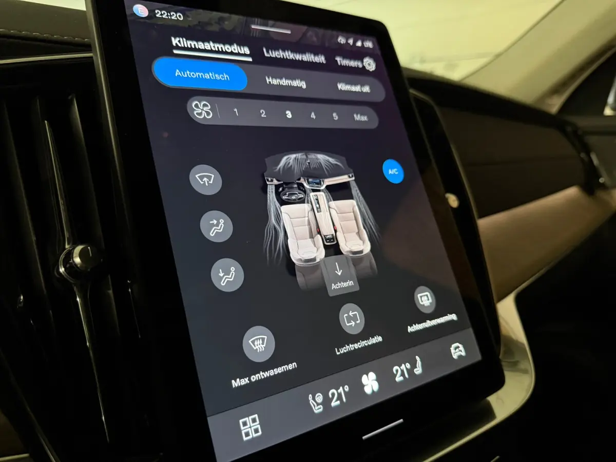 T8 AWD Recharge Ultra Dark | Facelift | Luchtvering | 360 Camera | Head-Up Display | Harman Kardon | 455pk | Adaptieve Cruise Control | Stoelverwarming voor+achter | Stuurwielverwarming | Sc