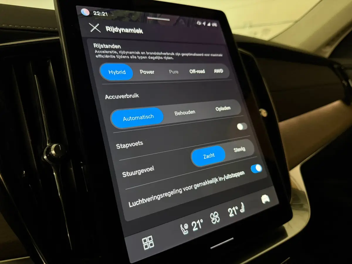 T8 AWD Recharge Ultra Dark | Facelift | Luchtvering | 360 Camera | Head-Up Display | Harman Kardon | 455pk | Adaptieve Cruise Control | Stoelverwarming voor+achter | Stuurwielverwarming | Sc