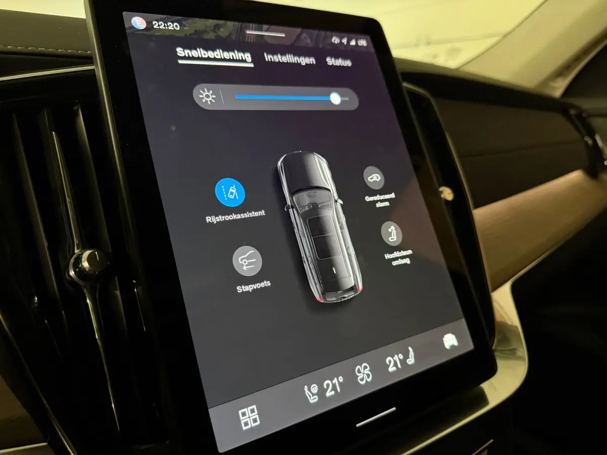 T8 AWD Recharge Ultra Dark | Facelift | Luchtvering | 360 Camera | Head-Up Display | Harman Kardon | 455pk | Adaptieve Cruise Control | Stoelverwarming voor+achter | Stuurwielverwarming | Sc