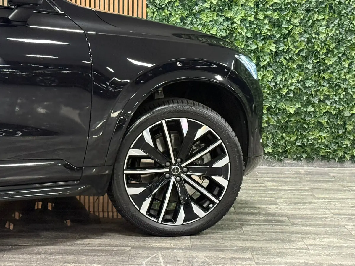 T8 AWD Recharge Ultra Dark | Facelift | Luchtvering | 360 Camera | Head-Up Display | Harman Kardon | 455pk | Adaptieve Cruise Control | Stoelverwarming voor+achter | Stuurwielverwarming | Sc