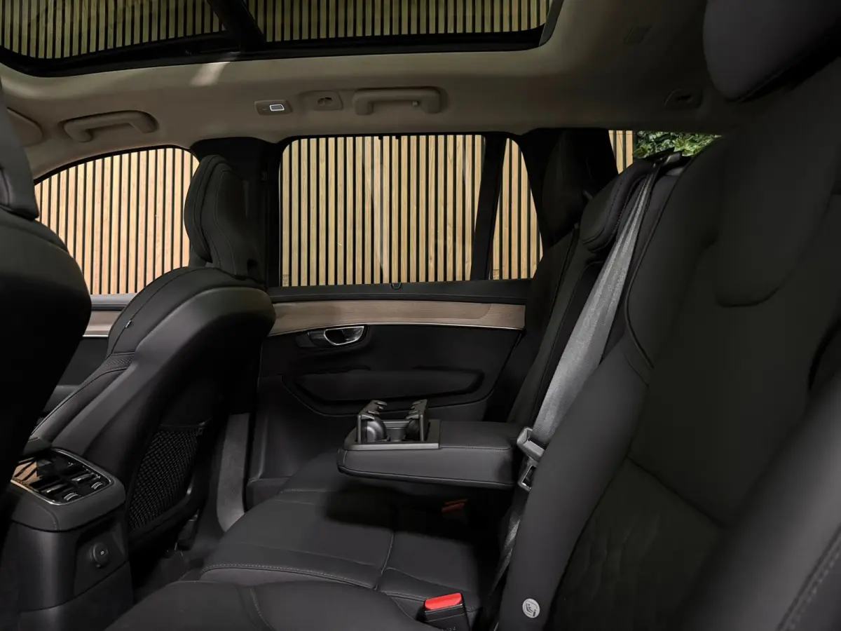 T8 AWD Recharge Ultra Dark | Facelift | Luchtvering | 360 Camera | Head-Up Display | Harman Kardon | 455pk | Adaptieve Cruise Control | Stoelverwarming voor+achter | Stuurwielverwarming | Sc