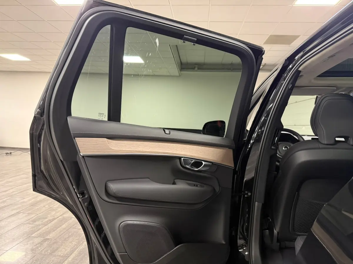 T8 AWD Recharge Ultra Dark | Facelift | Luchtvering | 360 Camera | Head-Up Display | Harman Kardon | 455pk | Adaptieve Cruise Control | Stoelverwarming voor+achter | Stuurwielverwarming | Sc