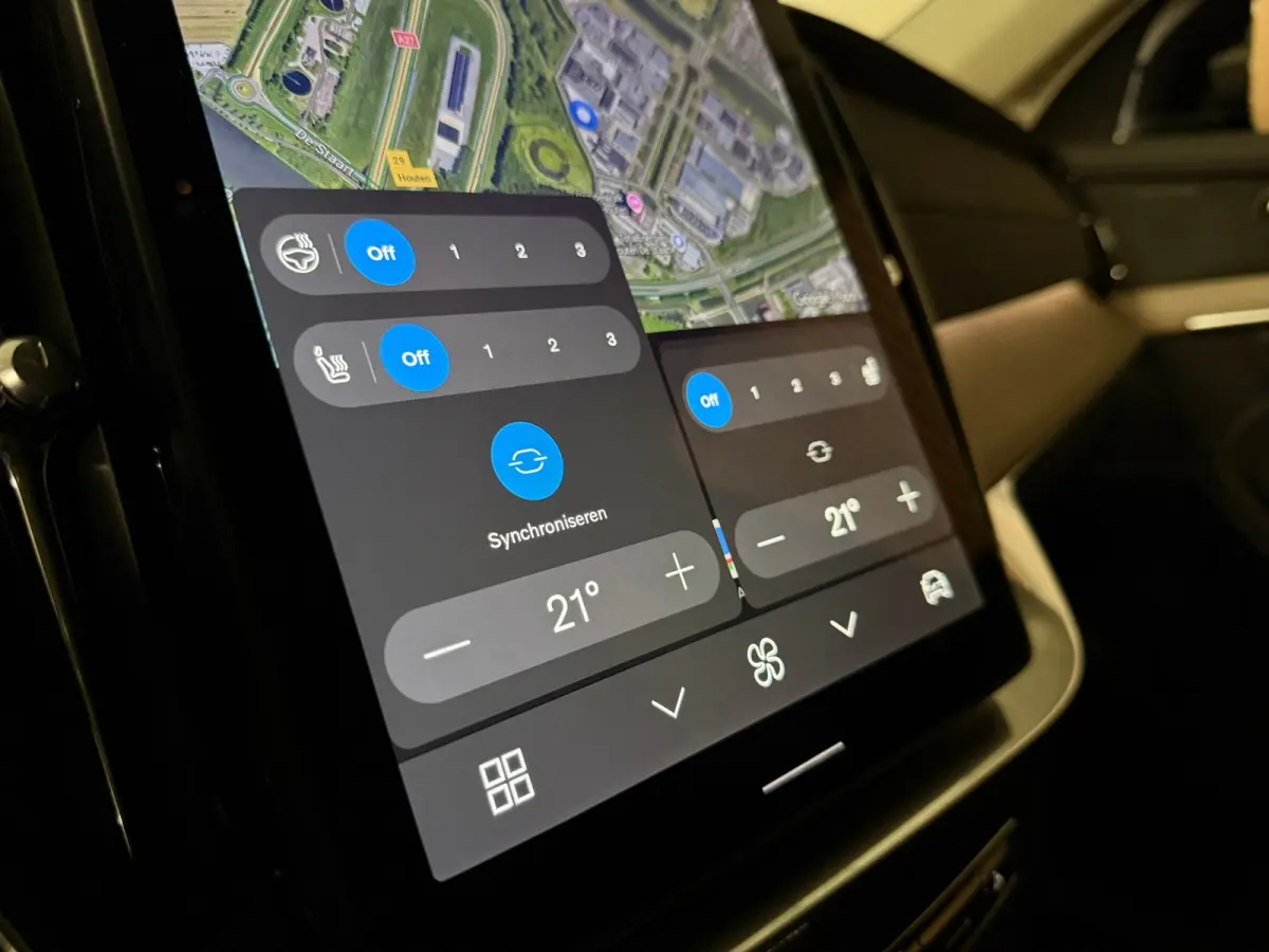 T8 AWD Recharge Ultra Dark | Facelift | Luchtvering | 360 Camera | Head-Up Display | Harman Kardon | 455pk | Adaptieve Cruise Control | Stoelverwarming voor+achter | Stuurwielverwarming | Sc