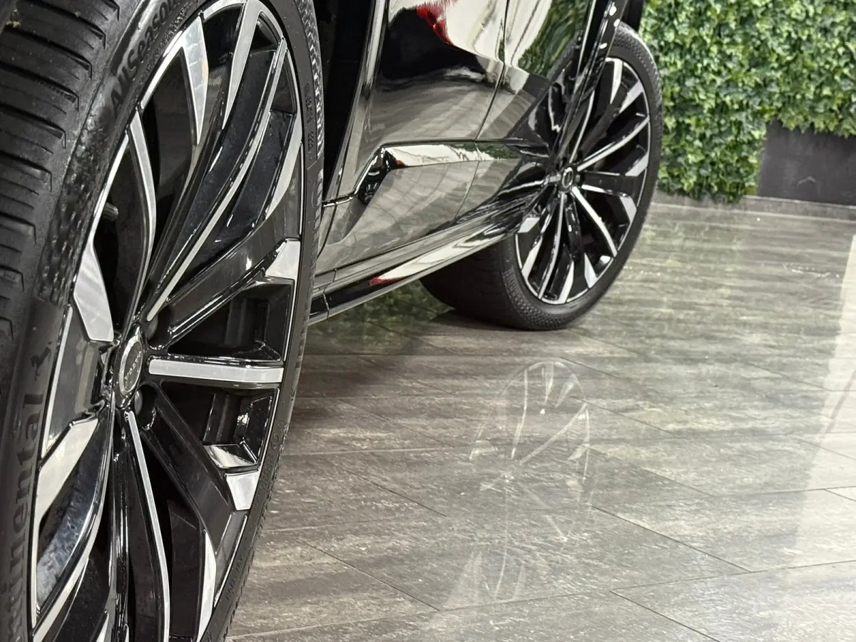 T8 AWD Recharge Ultra Dark | Facelift | Luchtvering | 360 Camera | Head-Up Display | Harman Kardon | 455pk | Adaptieve Cruise Control | Stoelverwarming voor+achter | Stuurwielverwarming | Sc