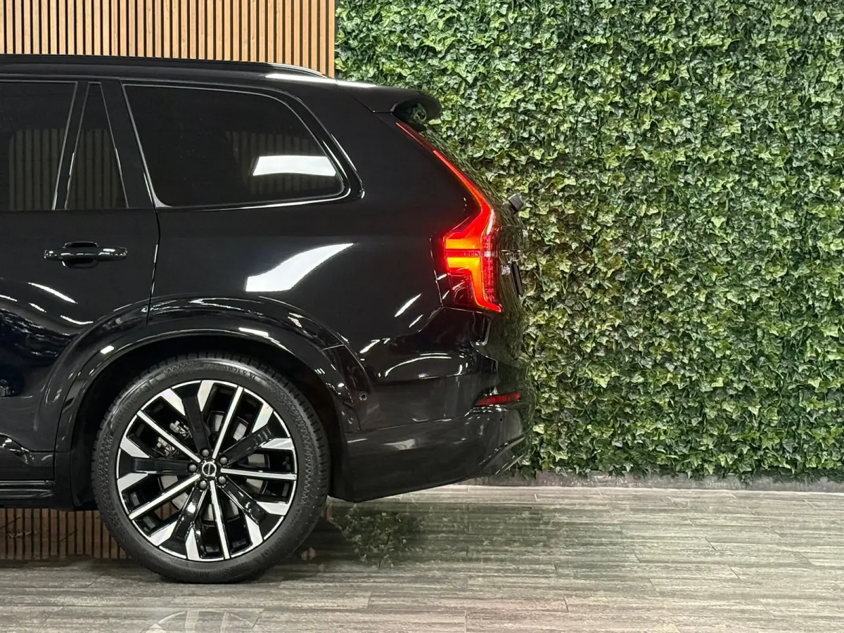 T8 AWD Recharge Ultra Dark | Facelift | Luchtvering | 360 Camera | Head-Up Display | Harman Kardon | 455pk | Adaptieve Cruise Control | Stoelverwarming voor+achter | Stuurwielverwarming | Sc