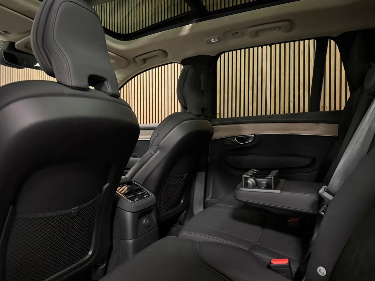 T8 AWD Recharge Ultra Dark | Facelift | Luchtvering | 360 Camera | Head-Up Display | Harman Kardon | 455pk | Adaptieve Cruise Control | Stoelverwarming voor+achter | Stuurwielverwarming | Sc