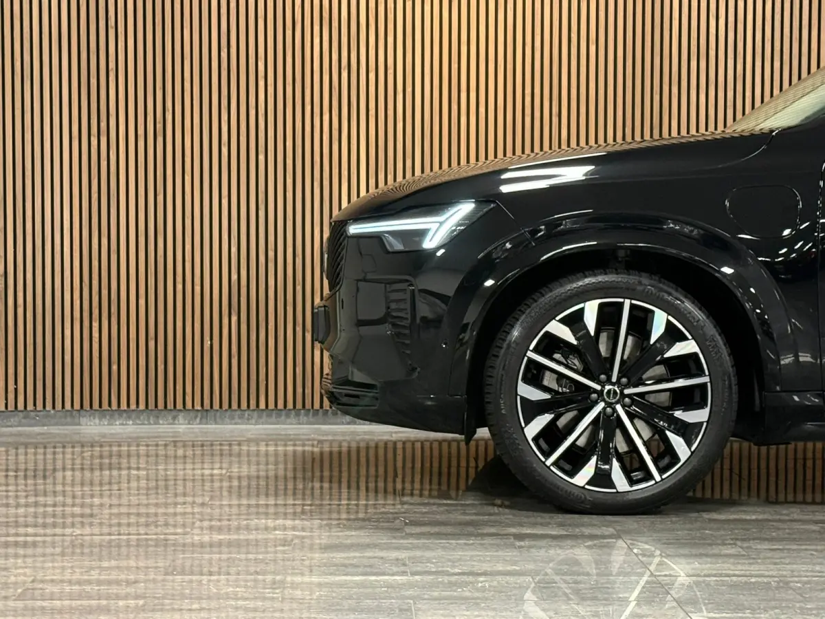 T8 AWD Recharge Ultra Dark | Facelift | Luchtvering | 360 Camera | Head-Up Display | Harman Kardon | 455pk | Adaptieve Cruise Control | Stoelverwarming voor+achter | Stuurwielverwarming | Sc