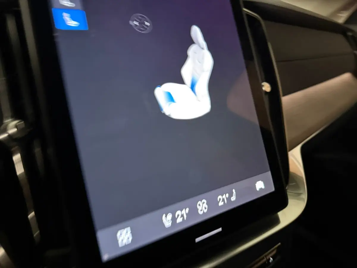 T8 AWD Recharge Ultra Dark | Facelift | Luchtvering | 360 Camera | Head-Up Display | Harman Kardon | 455pk | Adaptieve Cruise Control | Stoelverwarming voor+achter | Stuurwielverwarming | Sc