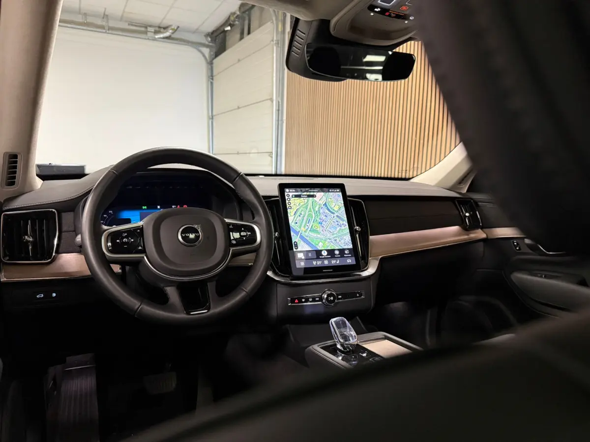 T8 AWD Recharge Ultra Dark | Facelift | Luchtvering | 360 Camera | Head-Up Display | Harman Kardon | 455pk | Adaptieve Cruise Control | Stoelverwarming voor+achter | Stuurwielverwarming | Sc