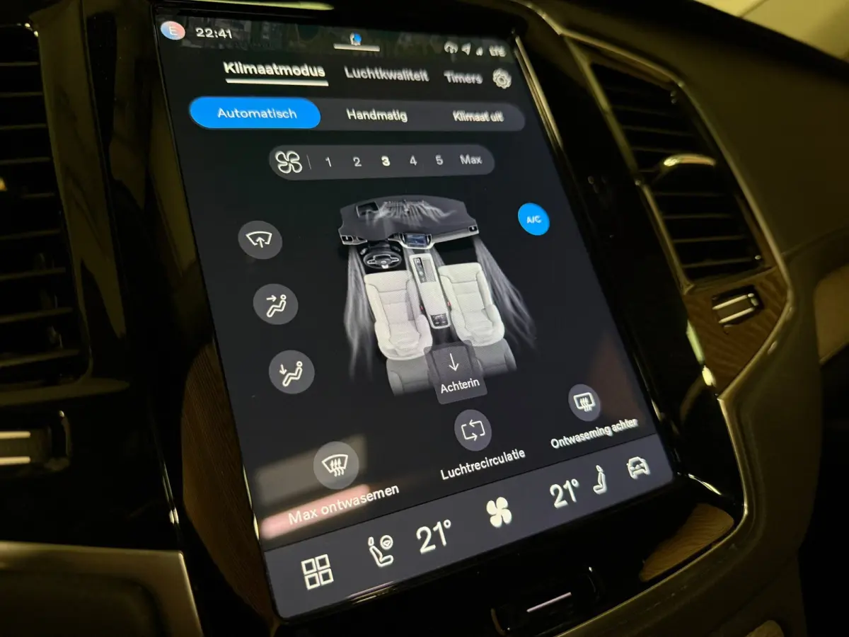 T8 AWD Recharge Ultra Ultimate Dark | Trekhaak | Stoelventilatie | 360 Camera | Head-Up Display | Harman Kardon | 455pk | Stoelmassage | Adaptieve Cruise Control | Stoelverwarming voor+achte
