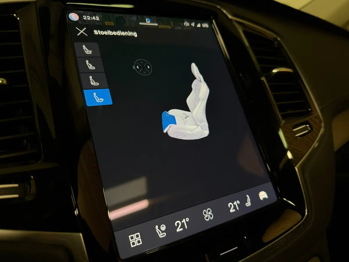 T8 AWD Recharge Ultra Ultimate Dark | Trekhaak | Stoelventilatie | 360 Camera | Head-Up Display | Harman Kardon | 455pk | Stoelmassage | Adaptieve Cruise Control | Stoelverwarming voor+achte