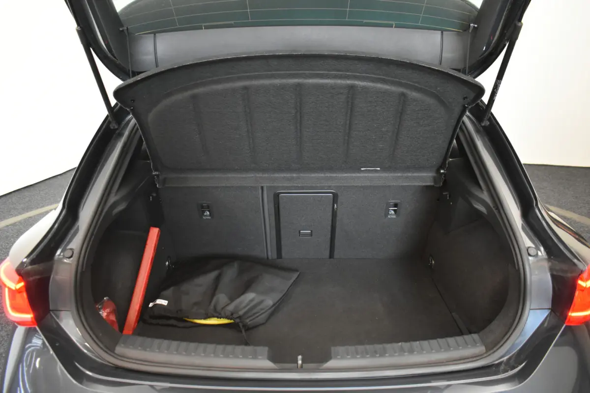 1.4 e-Hybrid VZ 245PK Businesss schaalstoellen Stoel+Stuurverwarming Dodeh