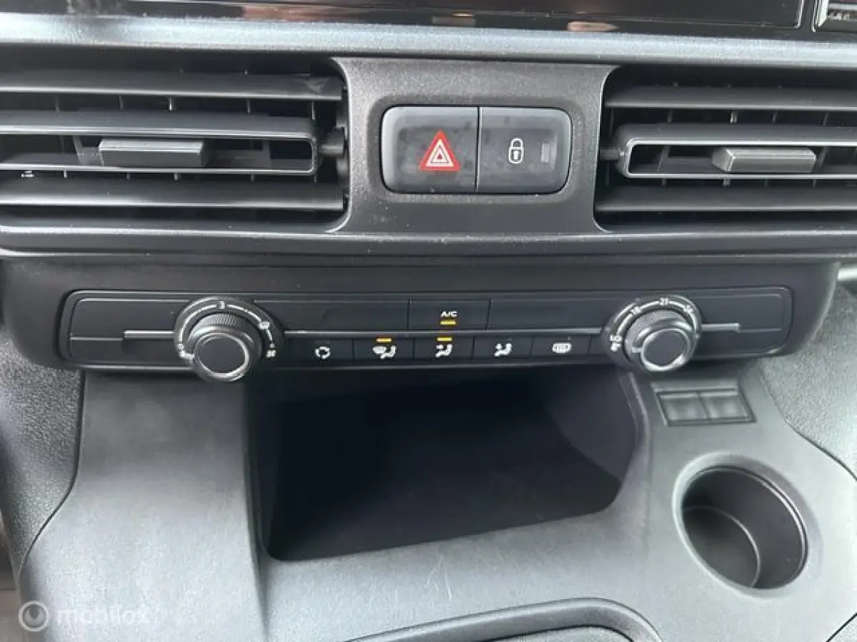LIVE * AIRCO * NAVIGATIE * LANE ASS * CC *