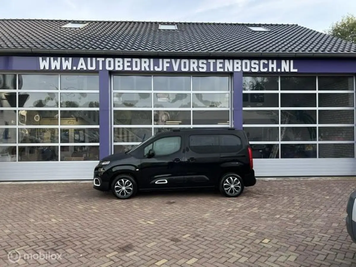 LIVE * AIRCO * NAVIGATIE * LANE ASS * CC *