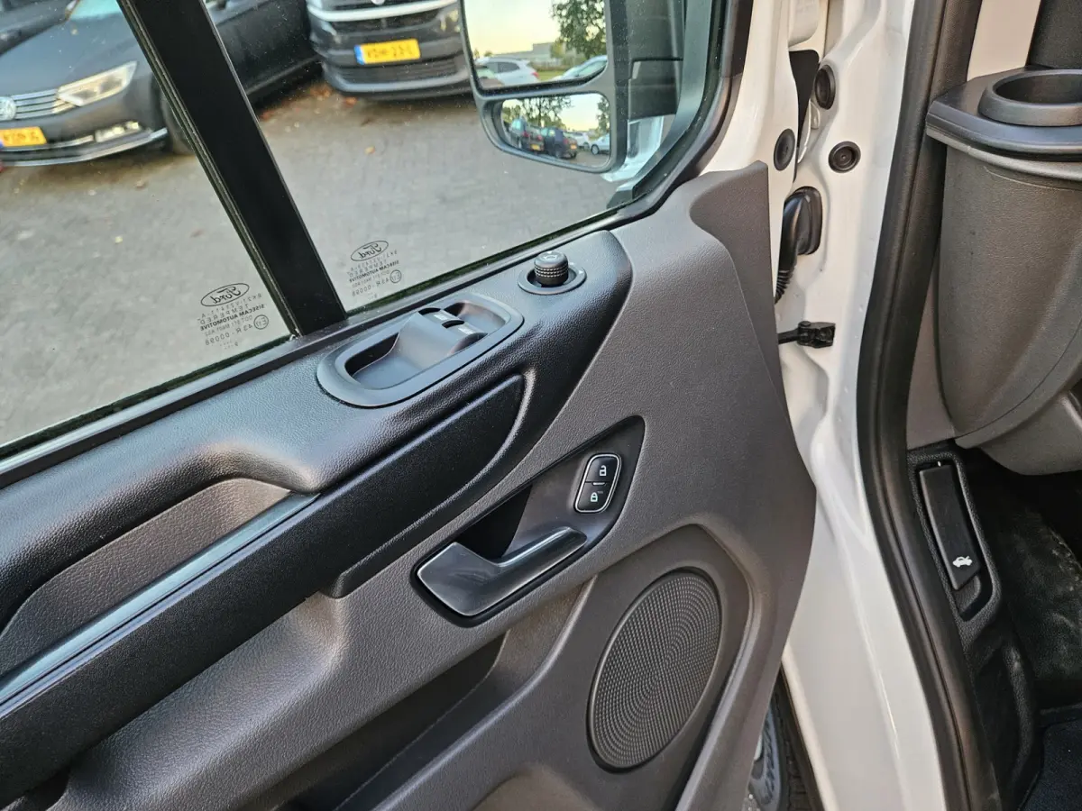 300 2.0 TDCI L2H1 Trend Trekhaak! 3-Zitplaatsen! 131PK! Mooie/Nette Bus! Airco!