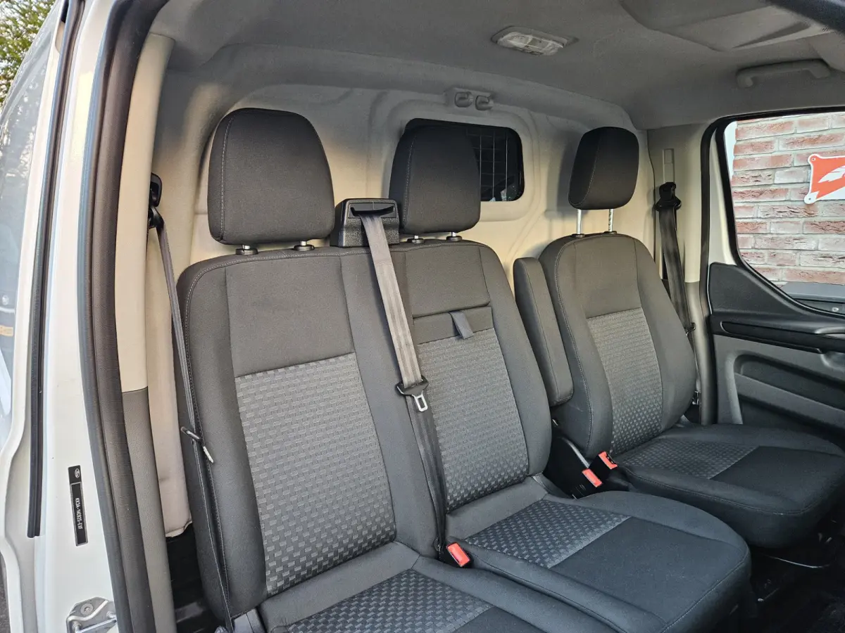 300 2.0 TDCI L2H1 Trend Trekhaak! 3-Zitplaatsen! 131PK! Mooie/Nette Bus! Airco!