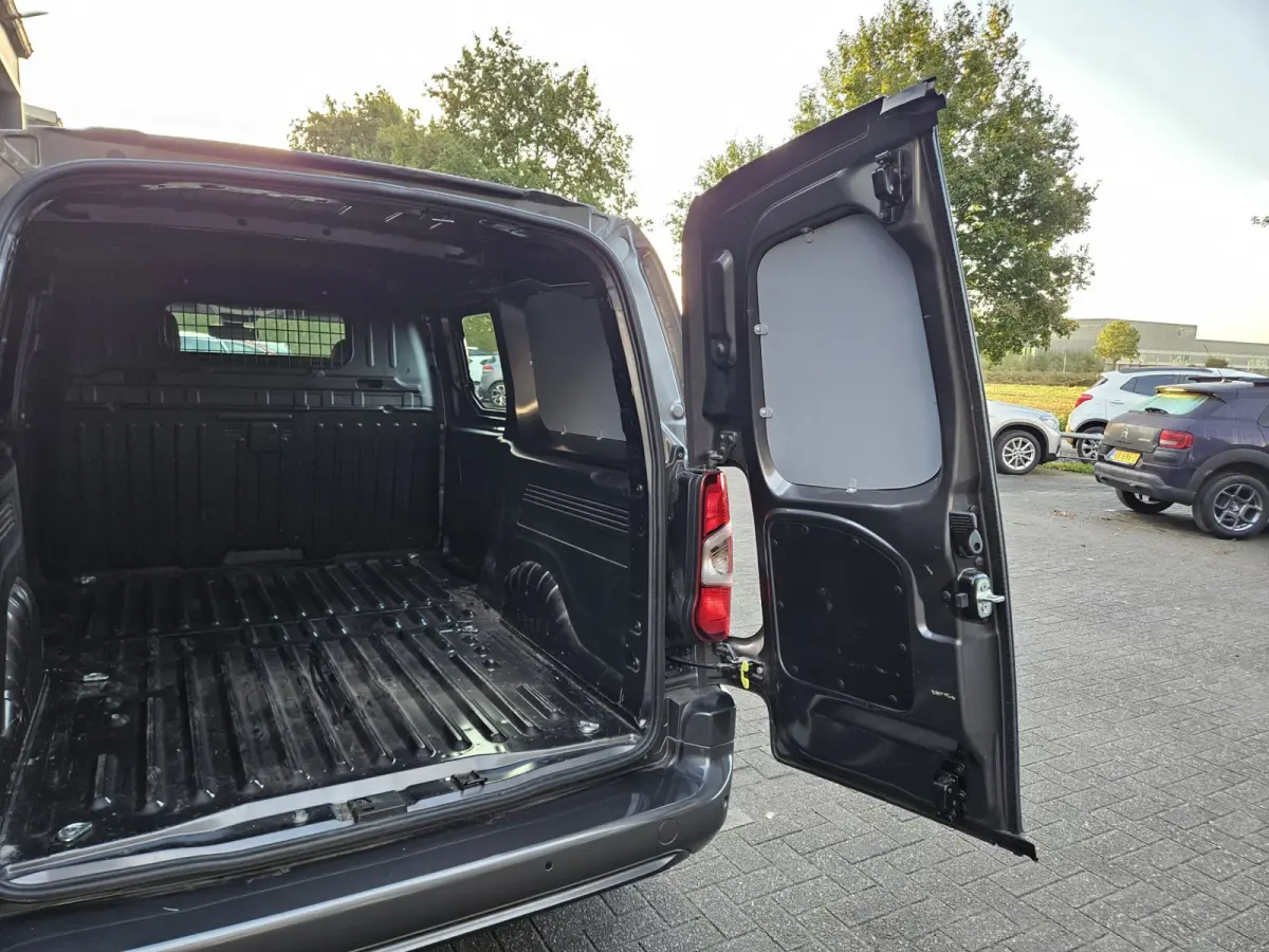 1.5D 130pk L2 1000kg Automaat! 130PK! NAP! Mooie/Nette Bus! Carplay! Camera!
