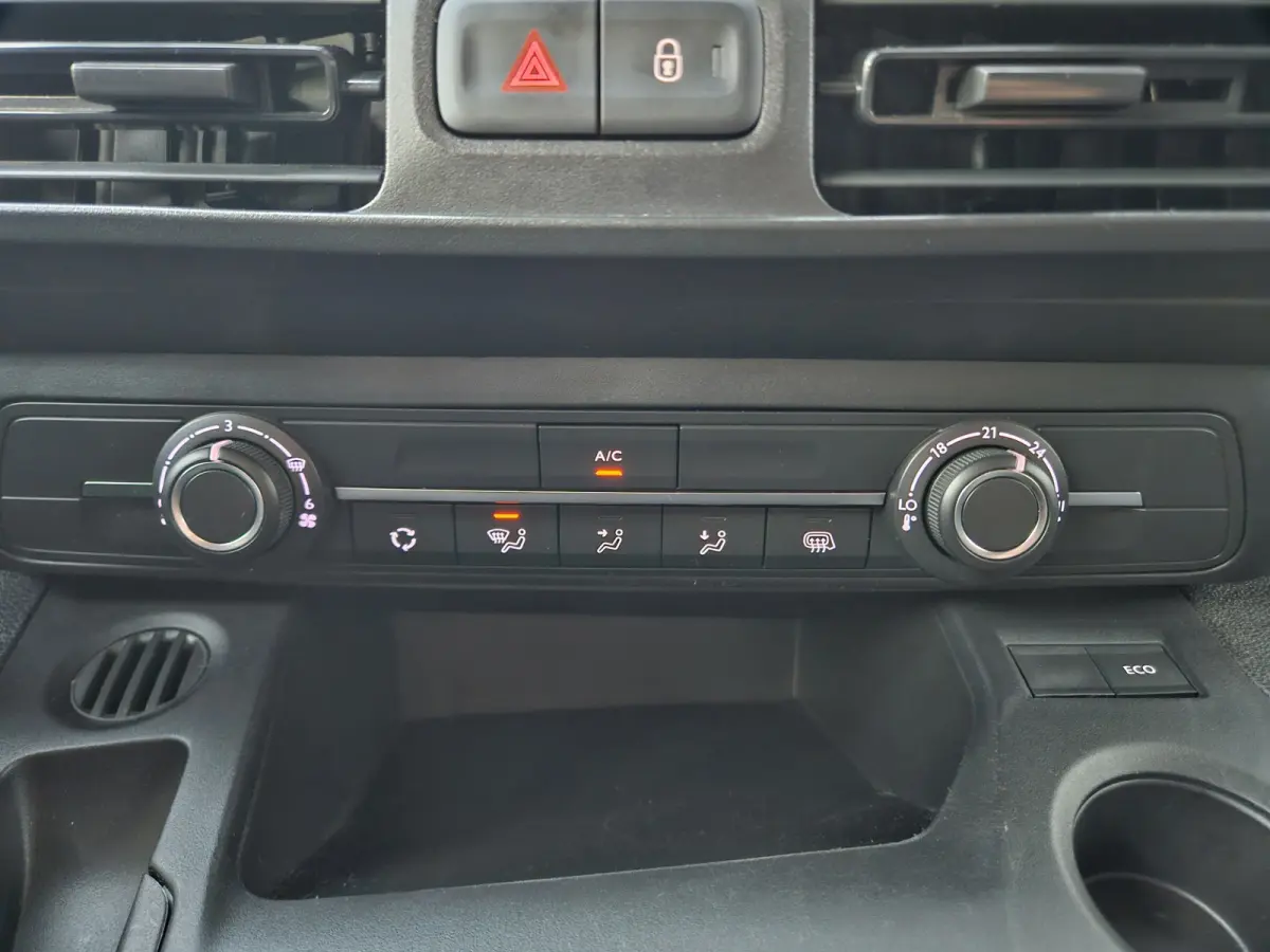 1.5D 130pk L2 1000kg Automaat! 130PK! NAP! Mooie/Nette Bus! Carplay! Camera!