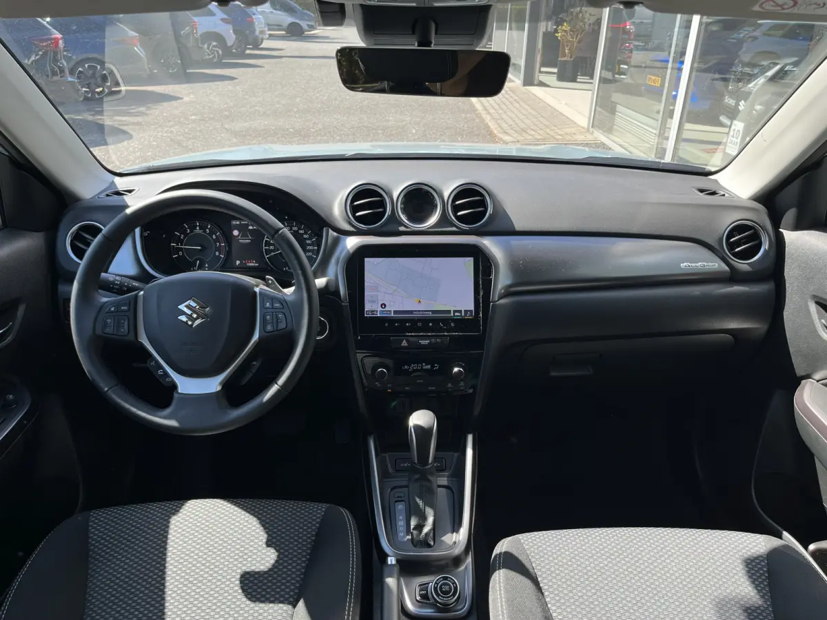 1.4 Boosterjet Smart Hybrid Select Automaat  €2.000,- voordeel | Meerdere kleuren leverbaar |  Bi-Tone | Adapt. Cruise | Camera | Dodehoek | Rijstrook | Stoelverwarming | etc. etc.