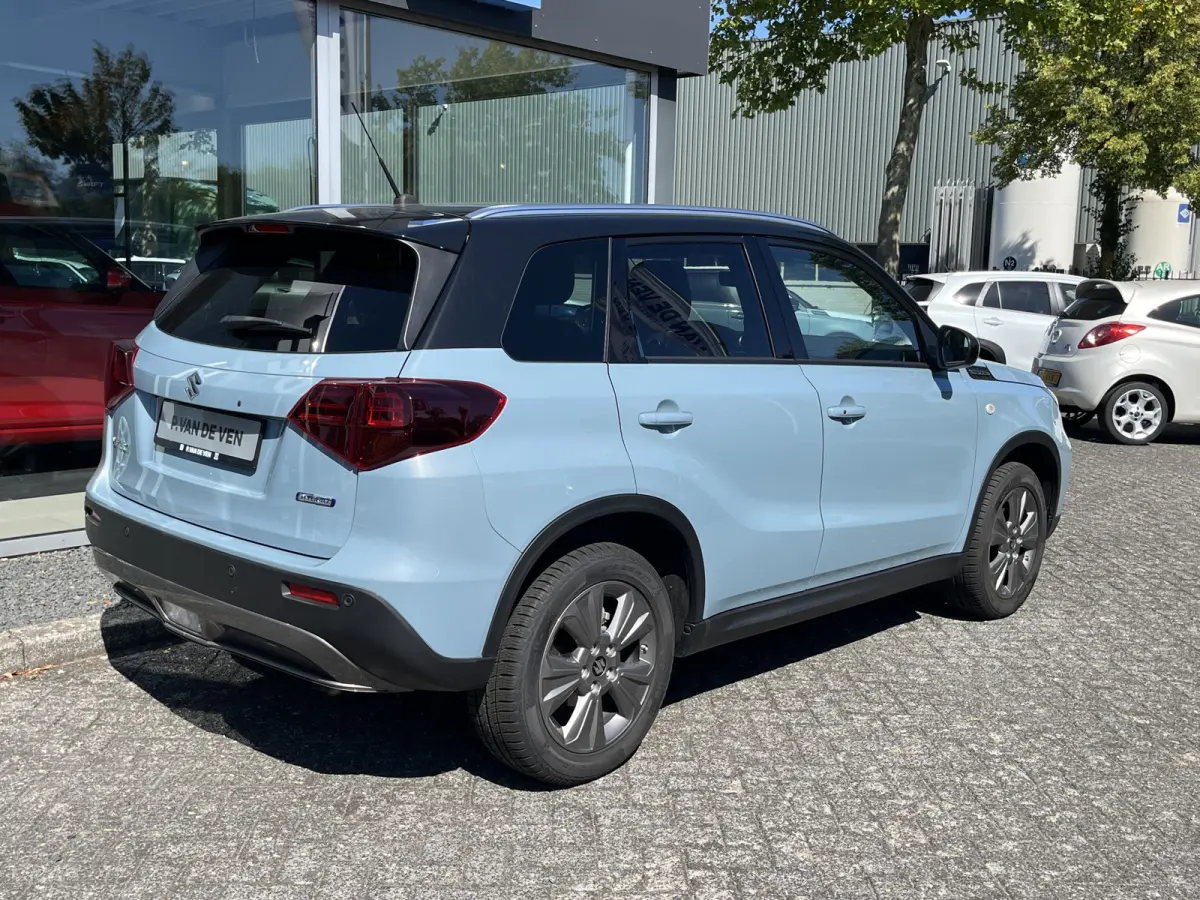 1.4 Boosterjet Smart Hybrid Select Automaat  €2.000,- voordeel | Meerdere kleuren leverbaar |  Bi-Tone | Adapt. Cruise | Camera | Dodehoek | Rijstrook | Stoelverwarming | etc. etc.