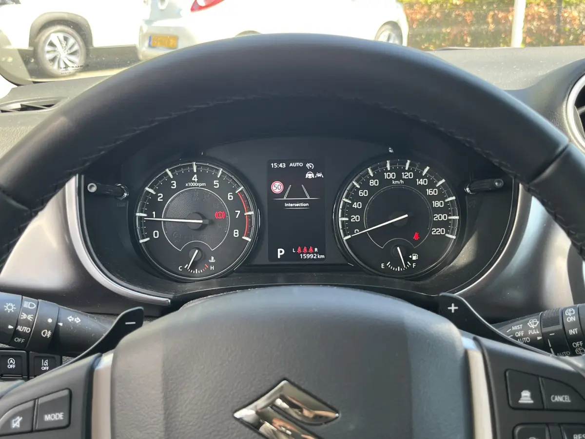 1.4 Boosterjet Smart Hybrid Select Automaat  €2.000,- voordeel | Meerdere kleuren leverbaar |  Bi-Tone | Adapt. Cruise | Camera | Dodehoek | Rijstrook | Stoelverwarming | etc. etc.