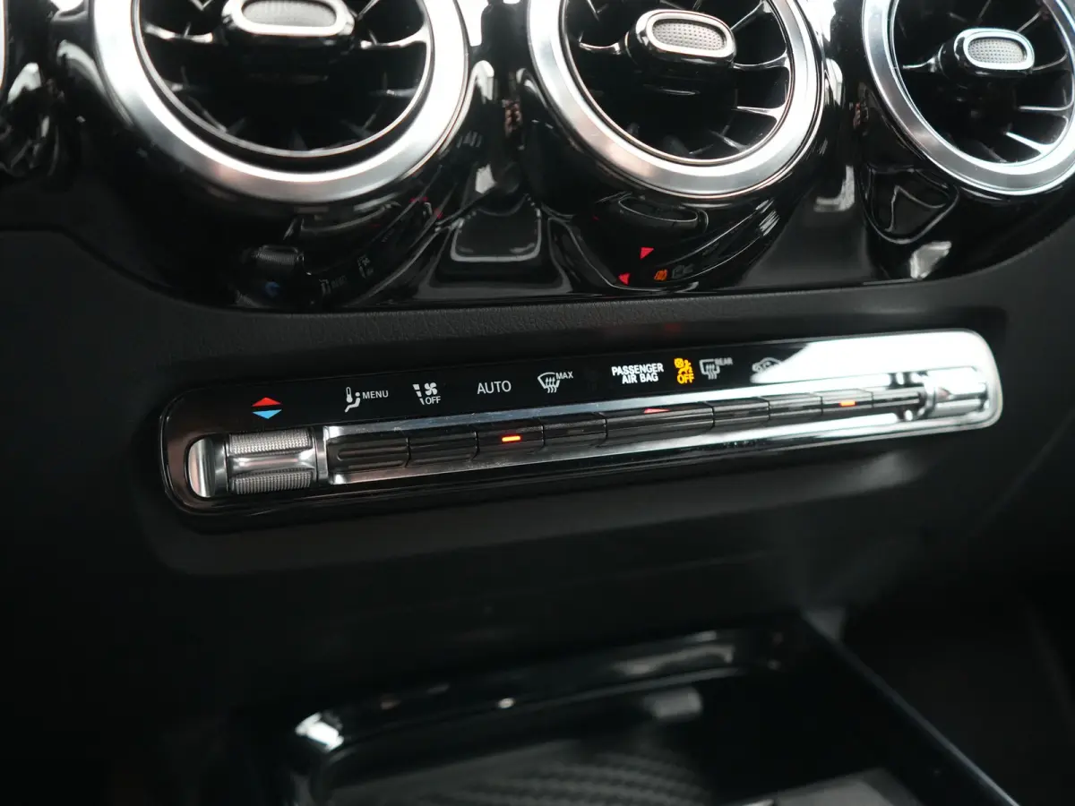 250 e Business Line PHEV 218pk Dealer O.H. | SOH 95% | Stoelverwarming | Apple Carplay | Cruise Control | Widescreen Navi | Draadloze Telefoonlader | Park Assist | Lane Assist | DAB | LED Ko