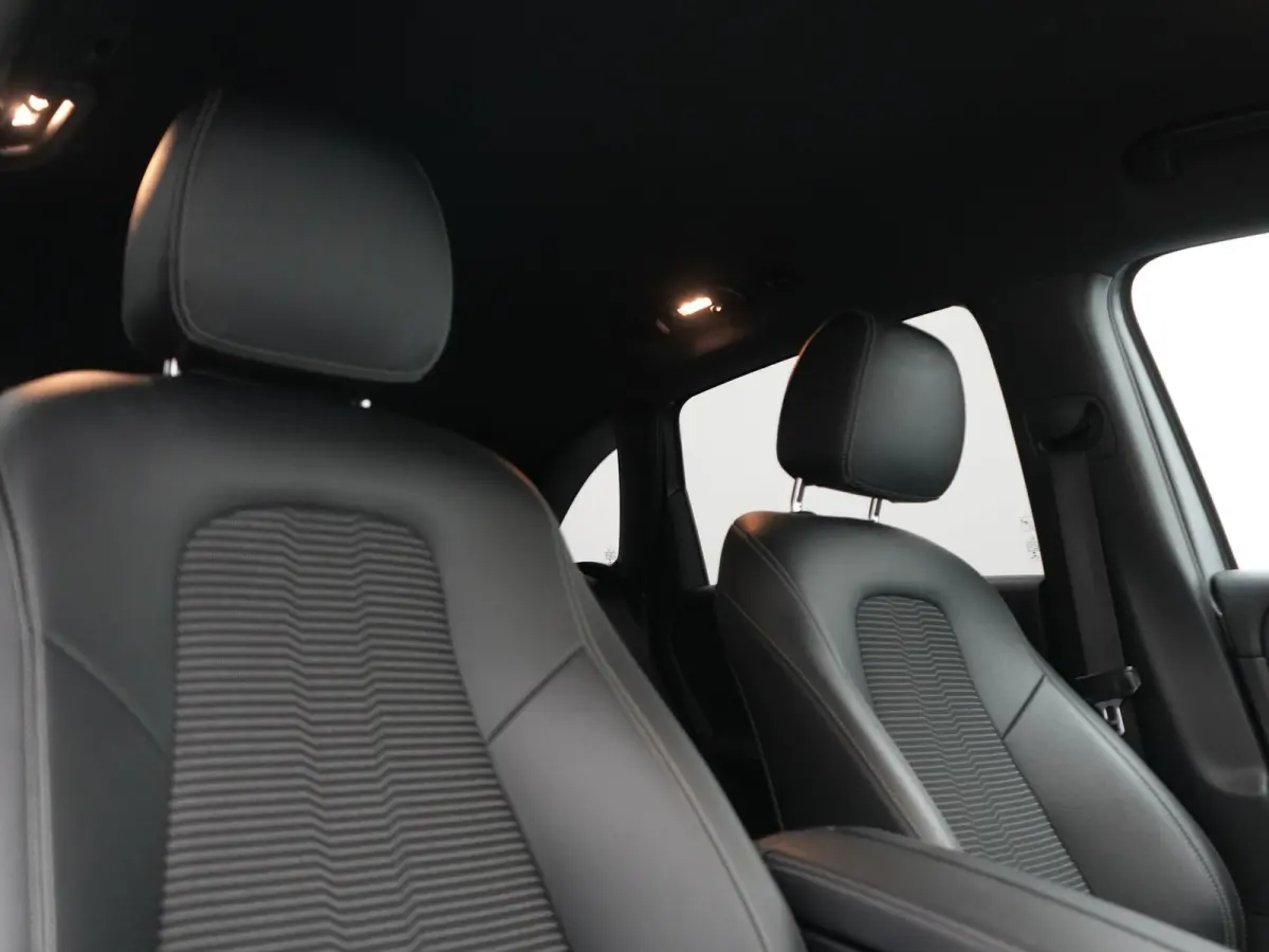 250 e Business Line PHEV 218pk Dealer O.H. | SOH 95% | Stoelverwarming | Apple Carplay | Cruise Control | Widescreen Navi | Draadloze Telefoonlader | Park Assist | Lane Assist | DAB | LED Ko