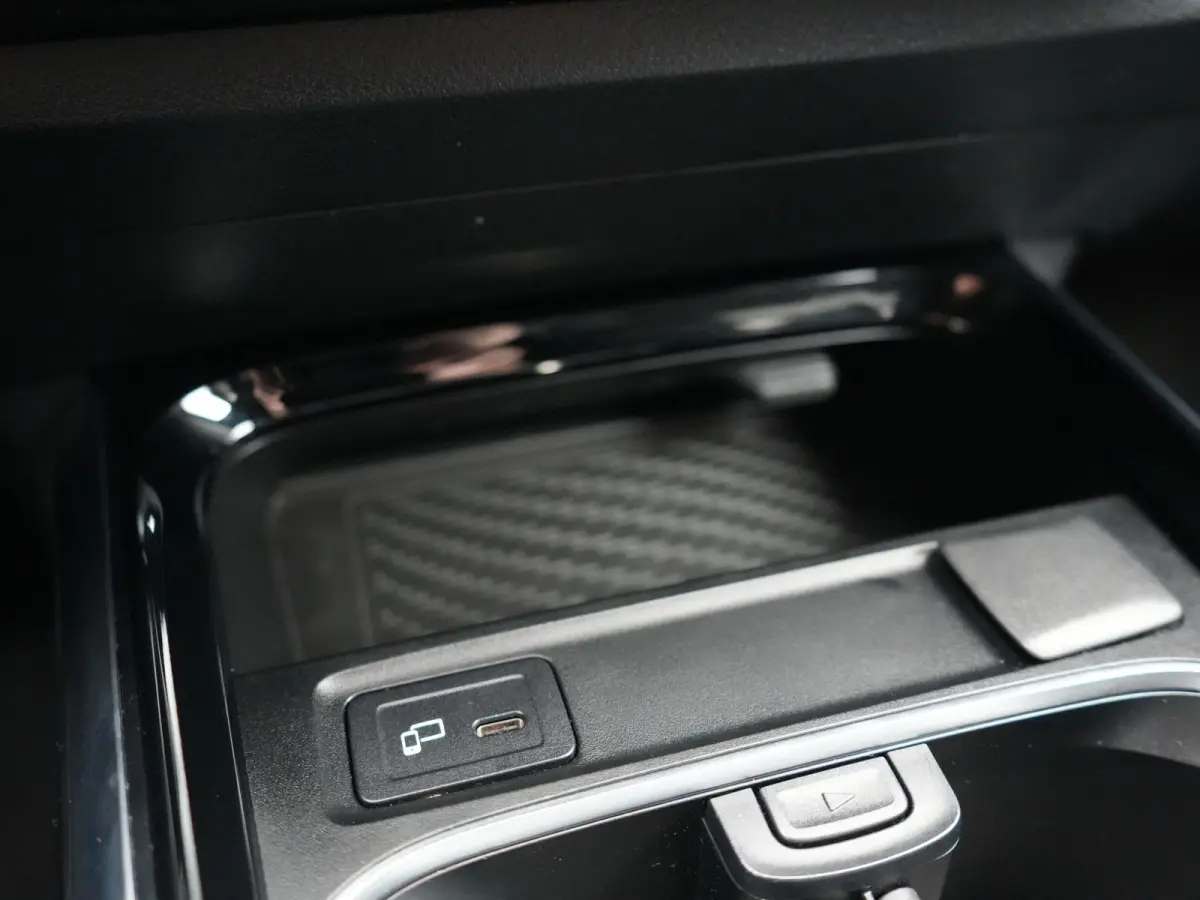 250 e Business Line PHEV 218pk Dealer O.H. | SOH 95% | Stoelverwarming | Apple Carplay | Cruise Control | Widescreen Navi | Draadloze Telefoonlader | Park Assist | Lane Assist | DAB | LED Ko