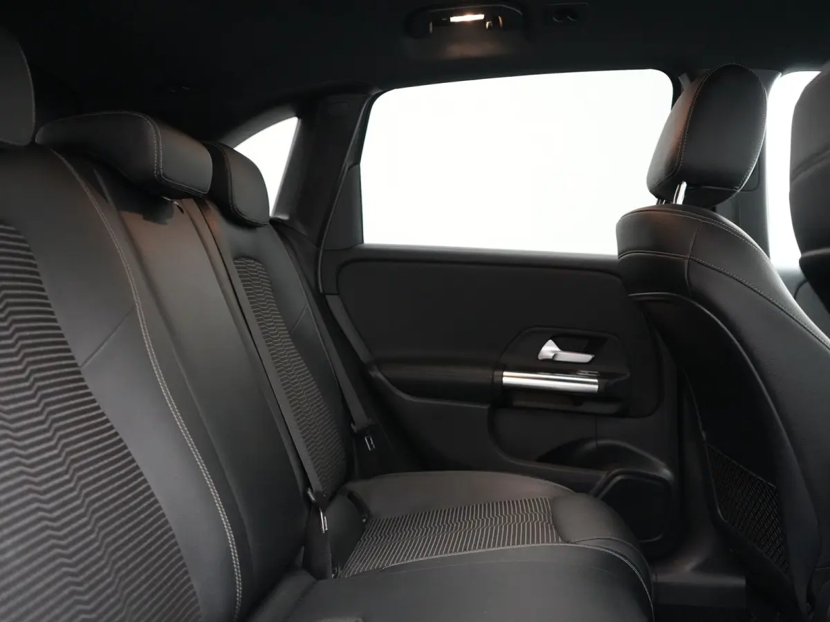 250 e Business Line PHEV 218pk Dealer O.H. | SOH 95% | Stoelverwarming | Apple Carplay | Cruise Control | Widescreen Navi | Draadloze Telefoonlader | Park Assist | Lane Assist | DAB | LED Ko