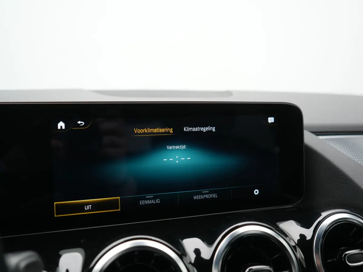 250 e Business Line PHEV 218pk Dealer O.H. | SOH 95% | Stoelverwarming | Apple Carplay | Cruise Control | Widescreen Navi | Draadloze Telefoonlader | Park Assist | Lane Assist | DAB | LED Ko