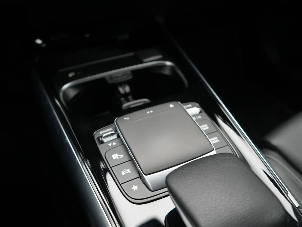 250 e Business Line PHEV 218pk Dealer O.H. | SOH 95% | Stoelverwarming | Apple Carplay | Cruise Control | Widescreen Navi | Draadloze Telefoonlader | Park Assist | Lane Assist | DAB | LED Ko