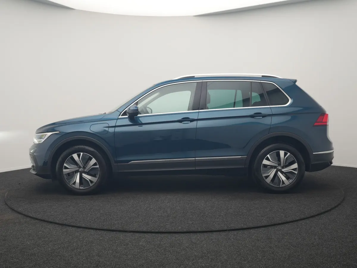 1.4 TSI eHybrid Elegance PHEV 245pk Dealer O.H. | SOH 88,4% | Trekhaak Af Fabriek | Adaptive Cruise | Camera | Alcantara Sportstoelen Massage & Verwarmd | Stuur Verwarmd | Apple Carplay | Na