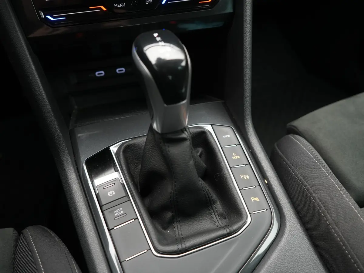 1.4 TSI eHybrid Elegance PHEV 245pk Dealer O.H. | SOH 88,4% | Trekhaak Af Fabriek | Adaptive Cruise | Camera | Alcantara Sportstoelen Massage & Verwarmd | Stuur Verwarmd | Apple Carplay | Na