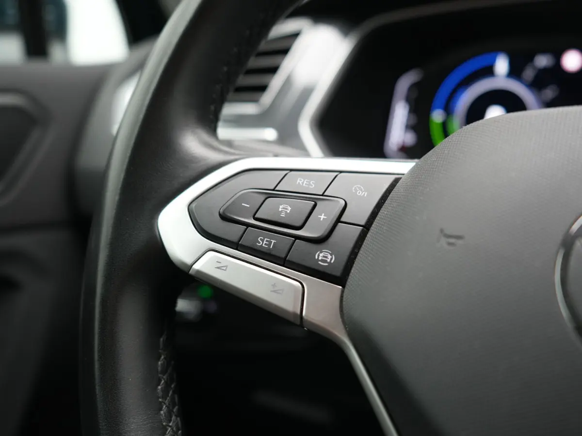 1.4 TSI eHybrid Elegance PHEV 245pk Dealer O.H. | SOH 88,4% | Trekhaak Af Fabriek | Adaptive Cruise | Camera | Alcantara Sportstoelen Massage & Verwarmd | Stuur Verwarmd | Apple Carplay | Na