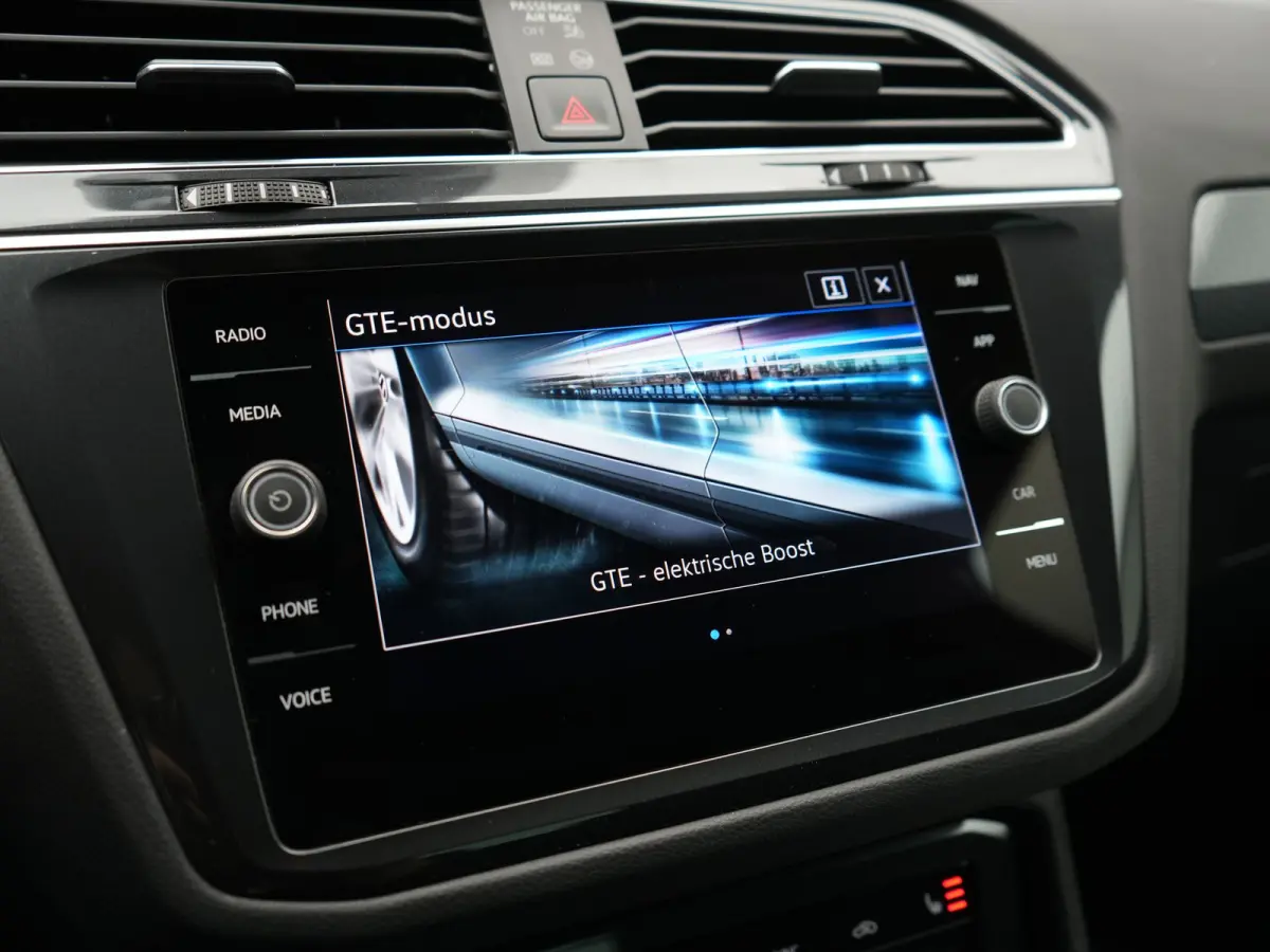 1.4 TSI eHybrid Elegance PHEV 245pk Dealer O.H. | SOH 88,4% | Trekhaak Af Fabriek | Adaptive Cruise | Camera | Alcantara Sportstoelen Massage & Verwarmd | Stuur Verwarmd | Apple Carplay | Na